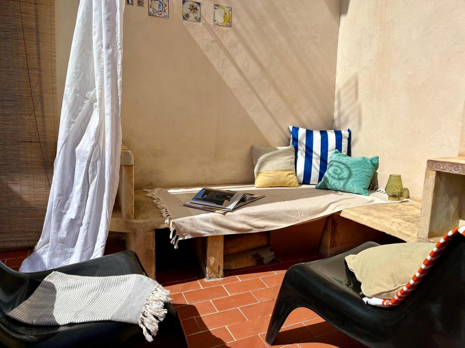 Casa Con Vistas Al Mar Y Patio De Buganvillas Aigues Bagian luar foto